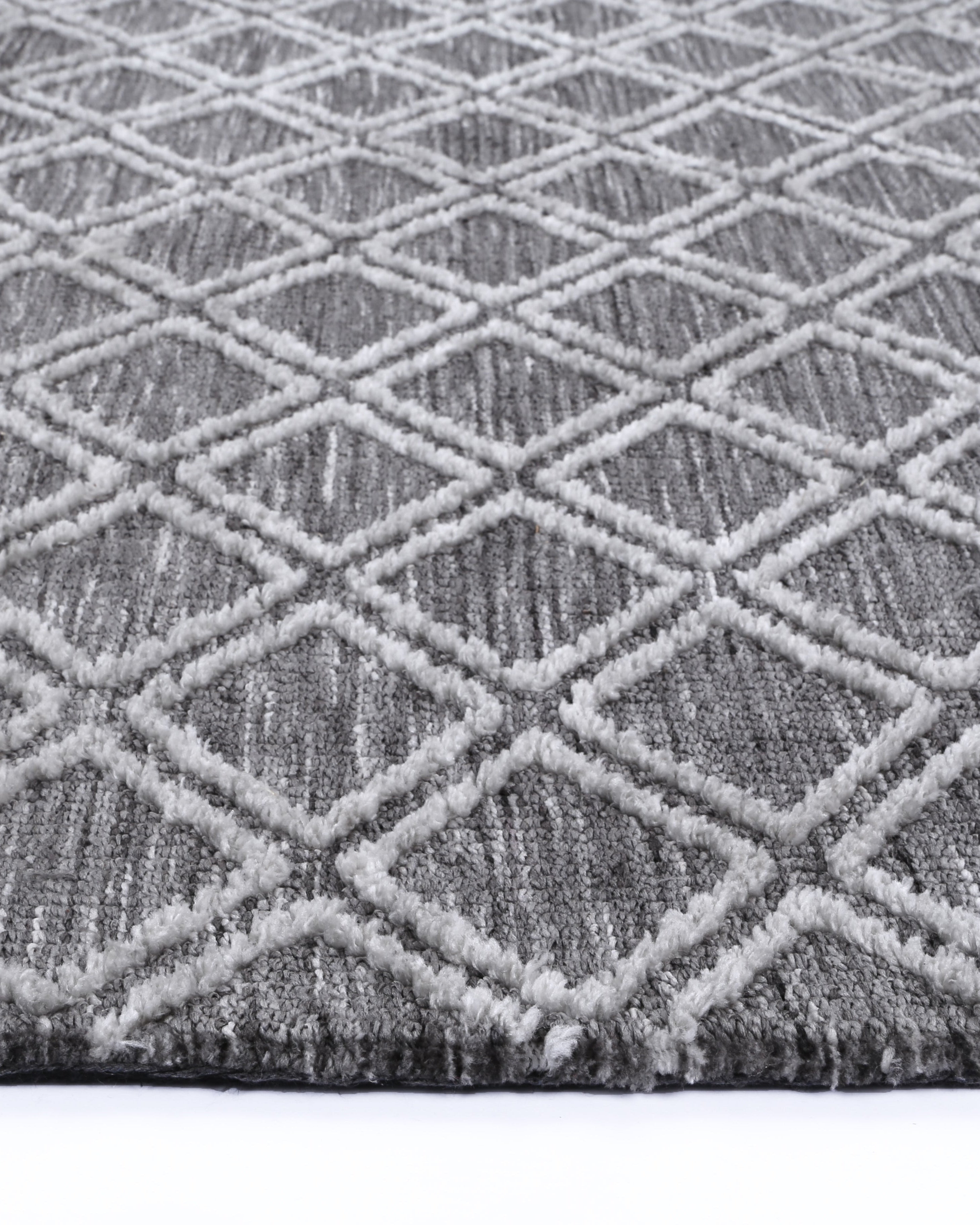 Alayah Diamond Trellis Silver Rug side profile