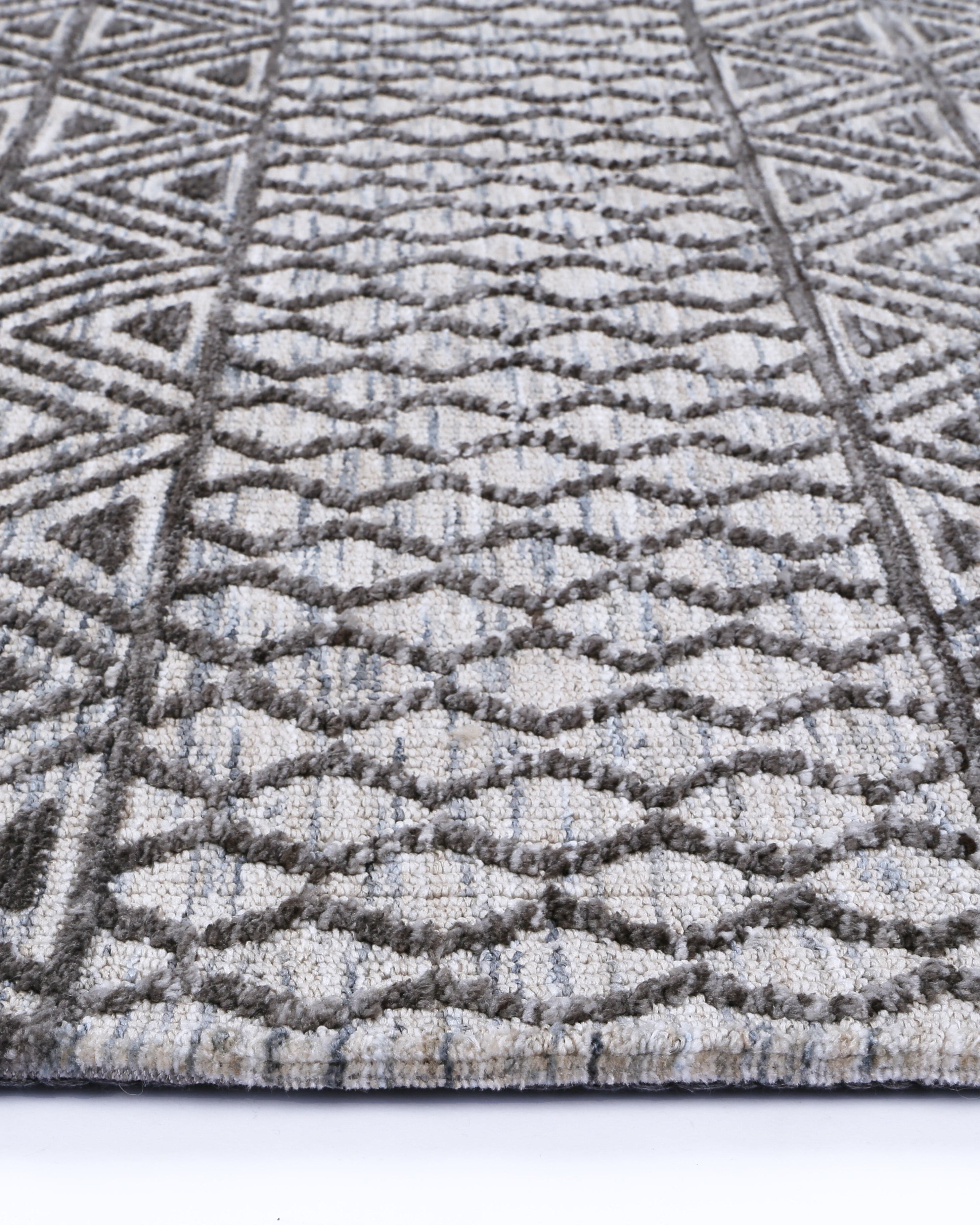Alayah Tessellations grey & taupe Rug edge