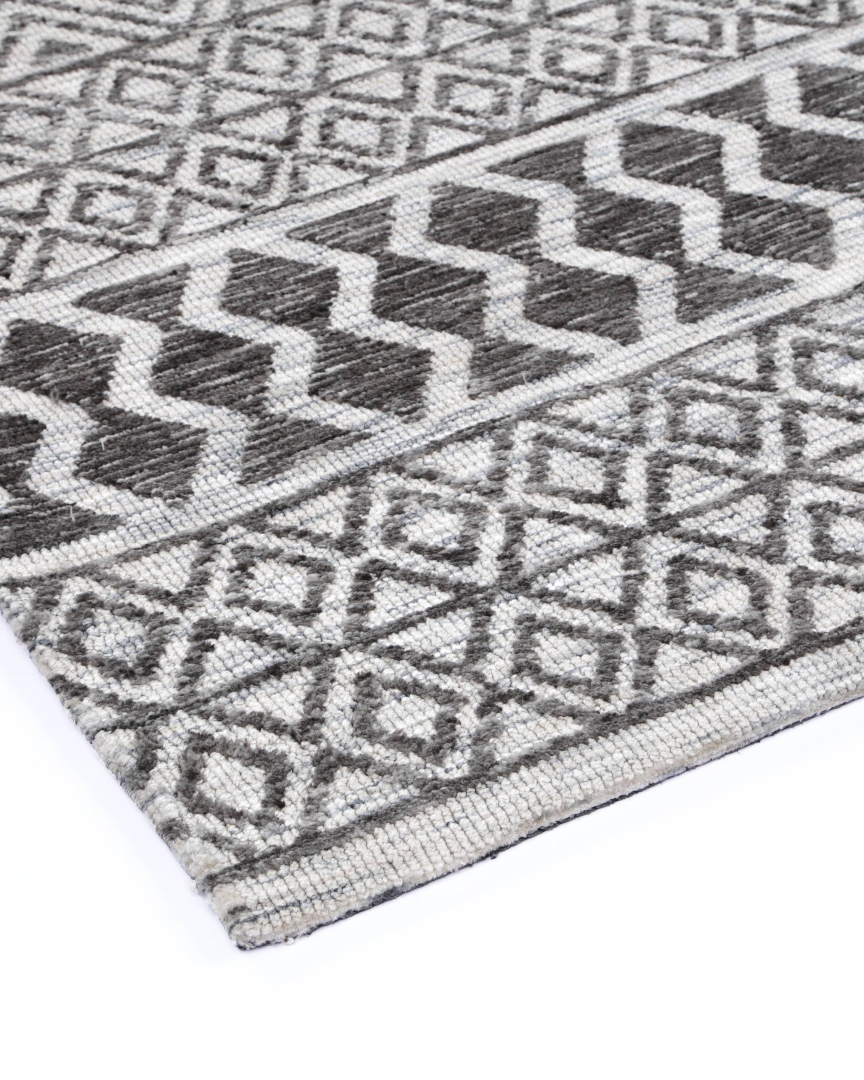 Alayah Tessellations silver Rug corner