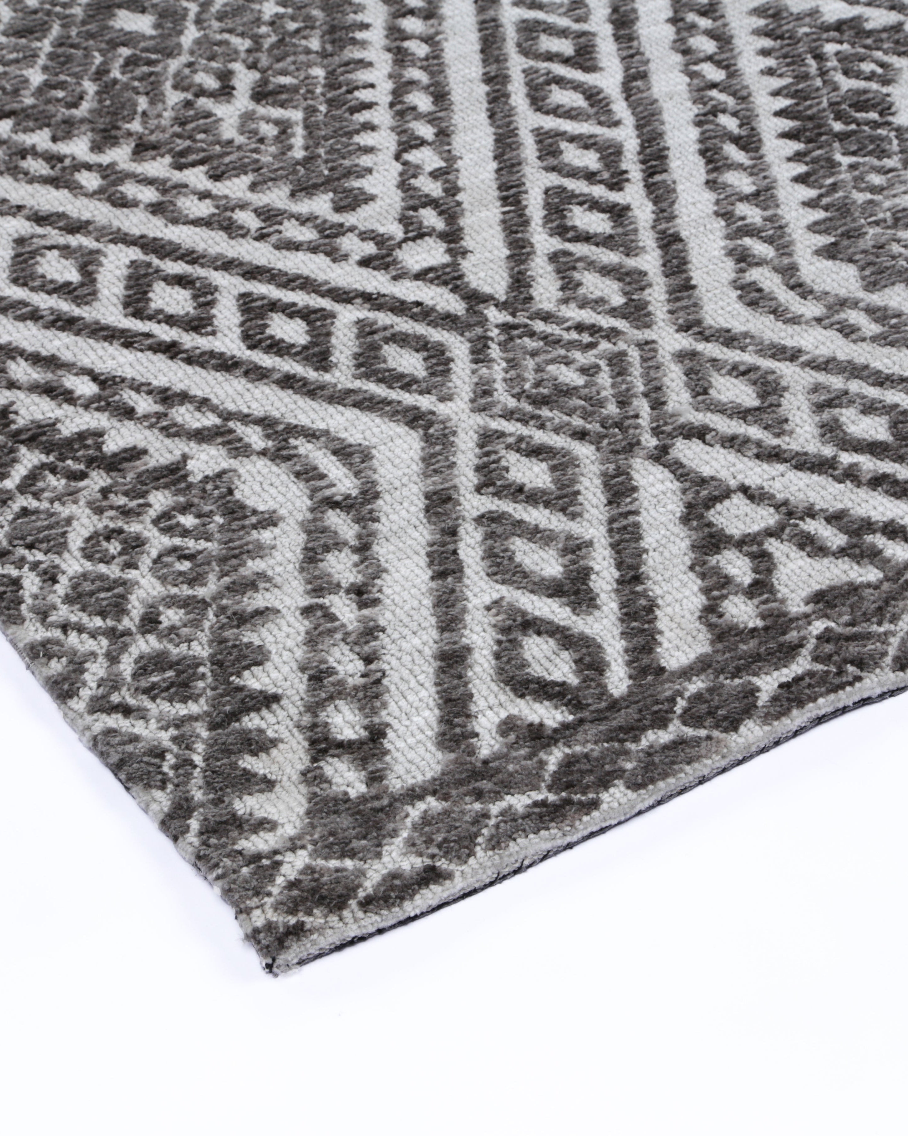 Alayah Zalij silver Rug corner