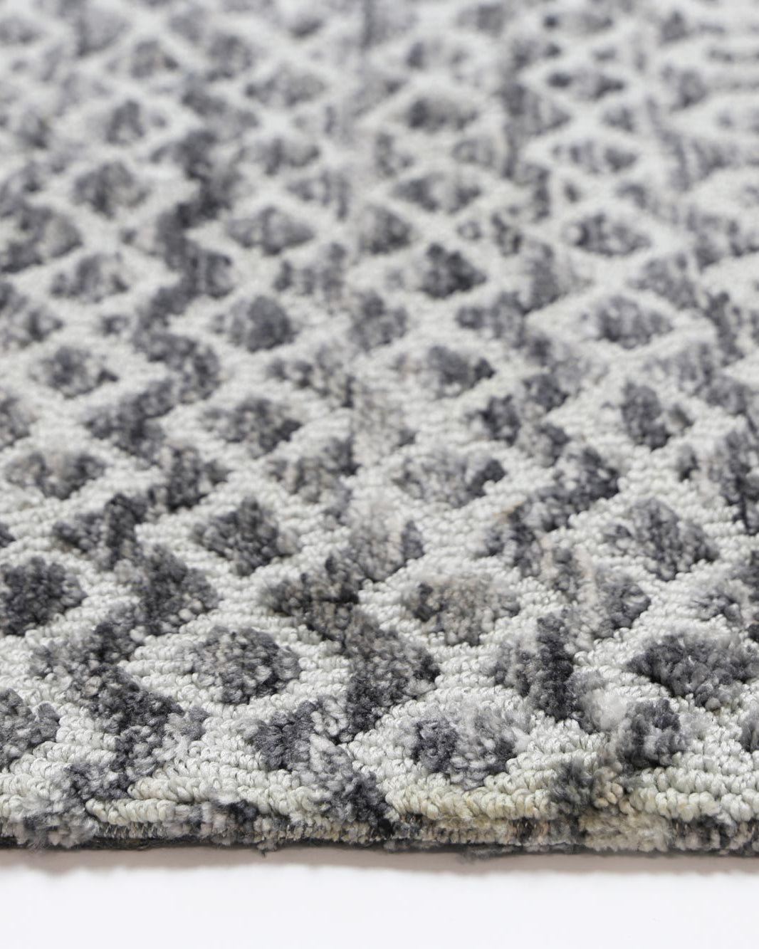 Alayah Camphils Silver Rug side profile photo