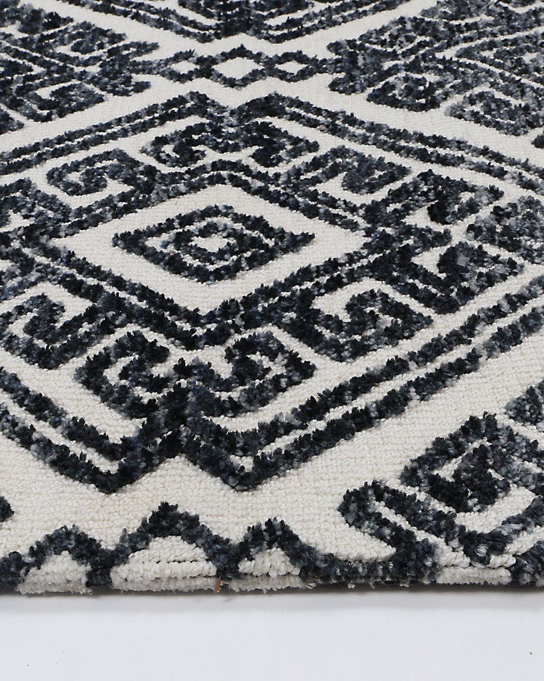 Alayah Diamond Grey Rug side profile photo