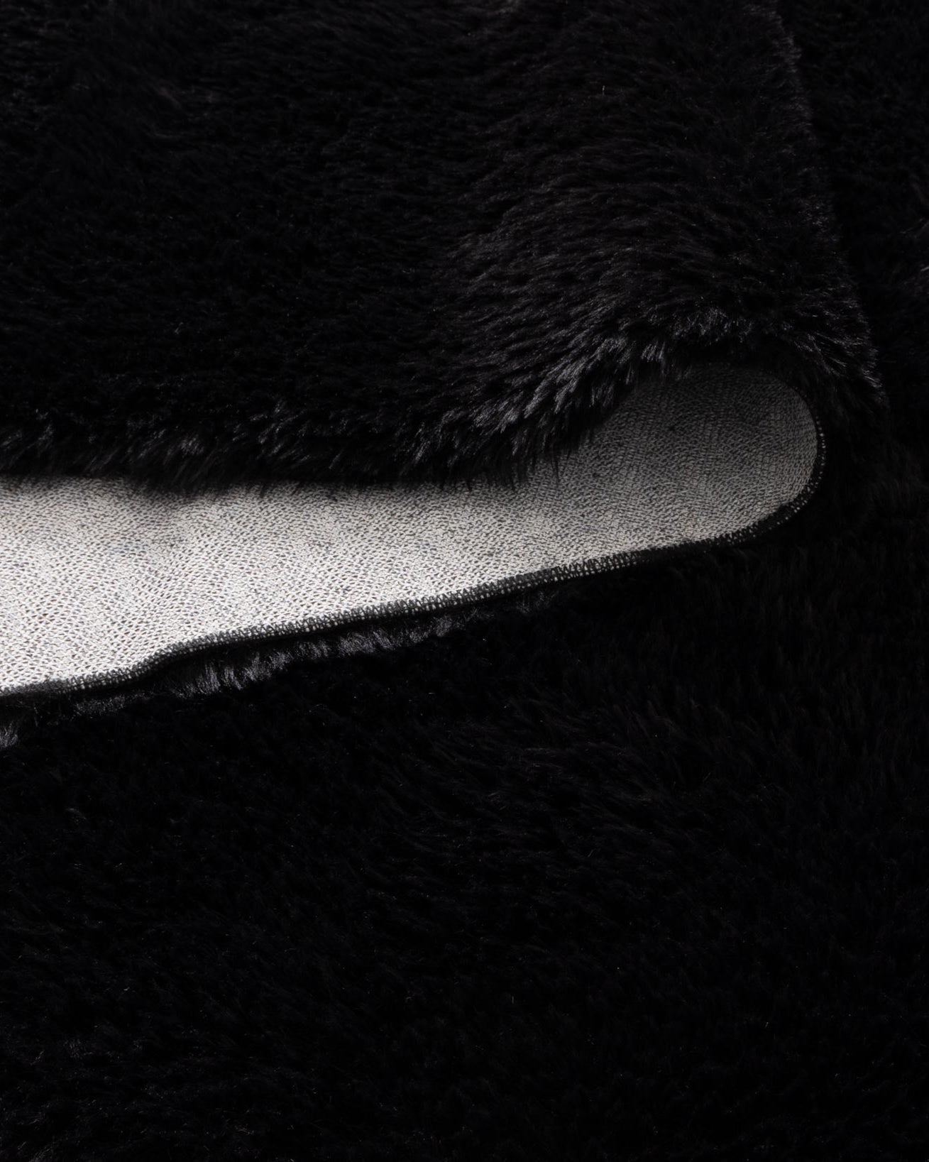 Lyla Machine Washable Shaggy Black Rug.