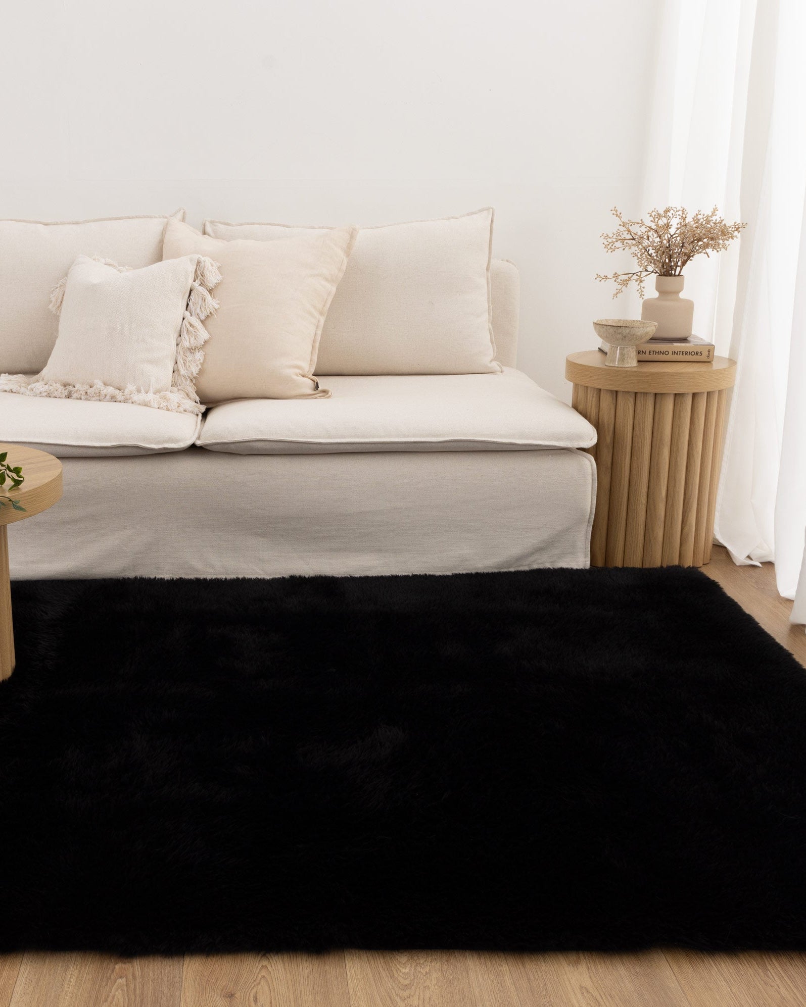 Lyla Machine Washable Shaggy Black Rug.