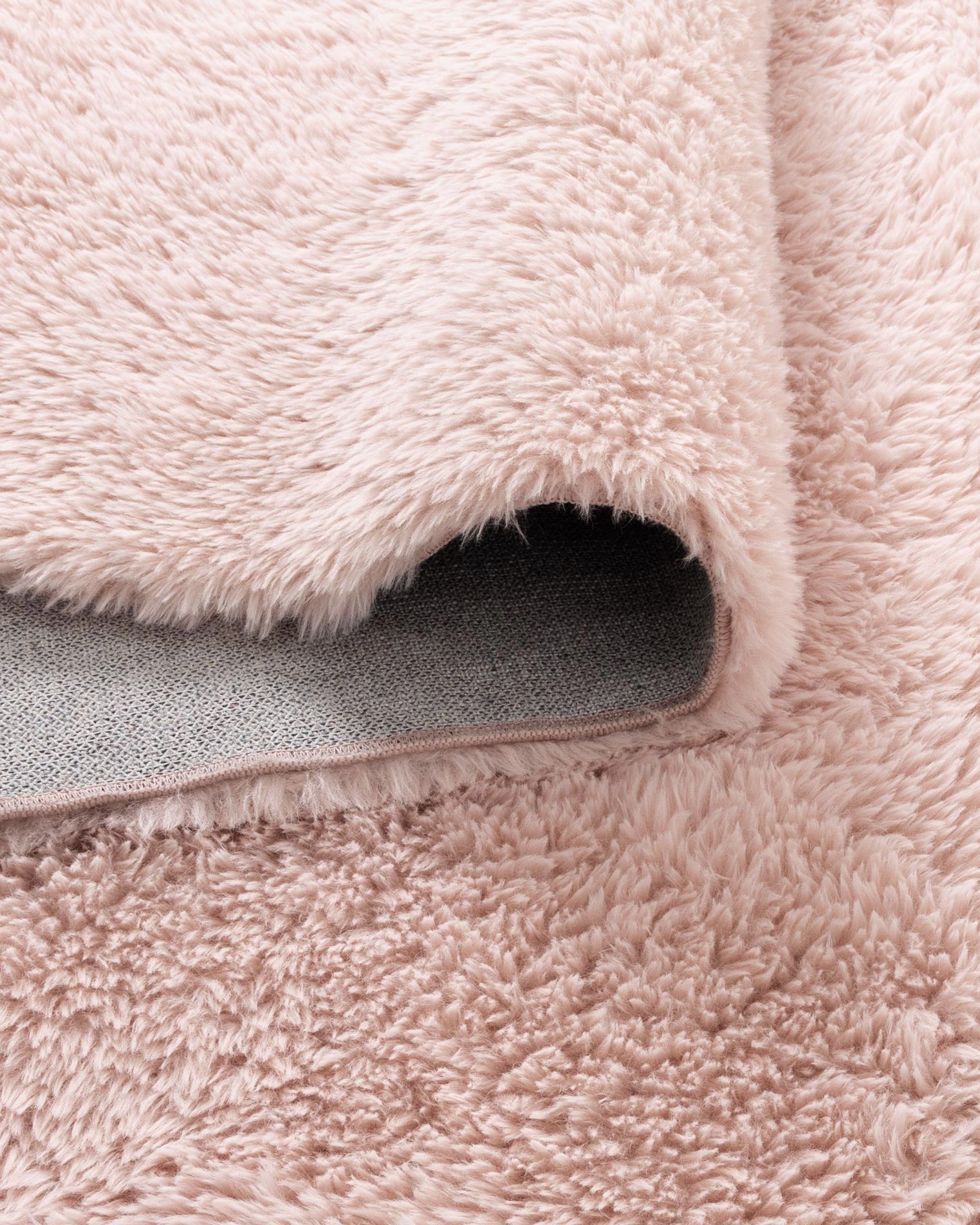 Lyla Machine Washable Shaggy Blush Rug.