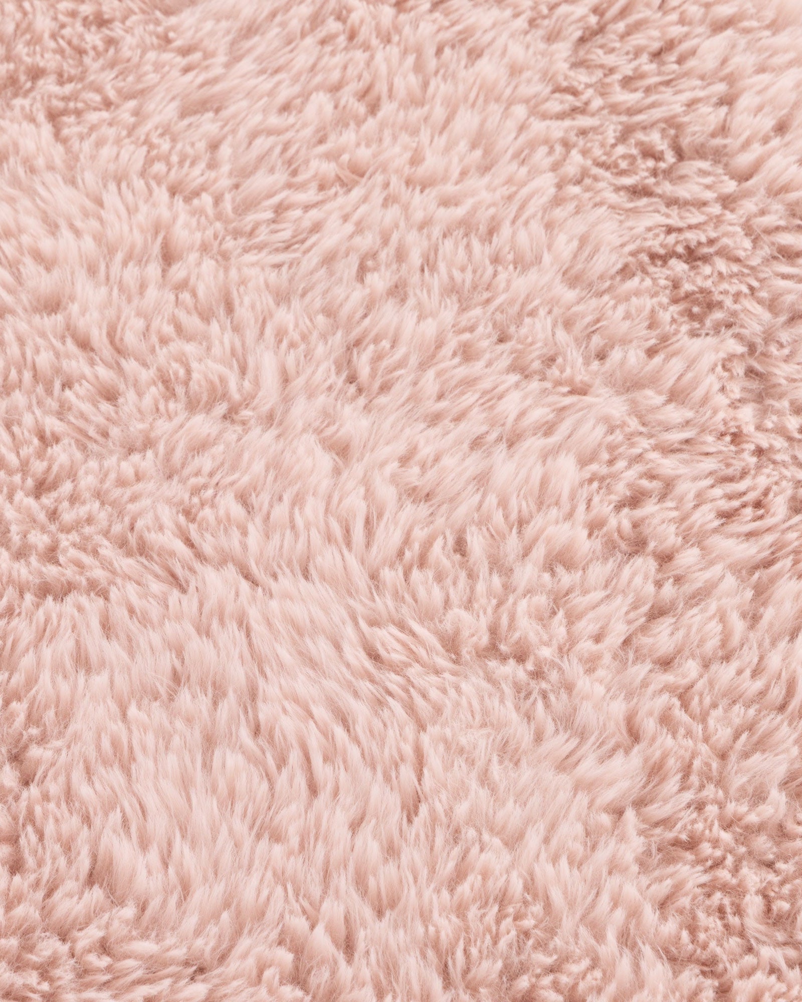 Lyla Machine Washable Shaggy Blush Rug.
