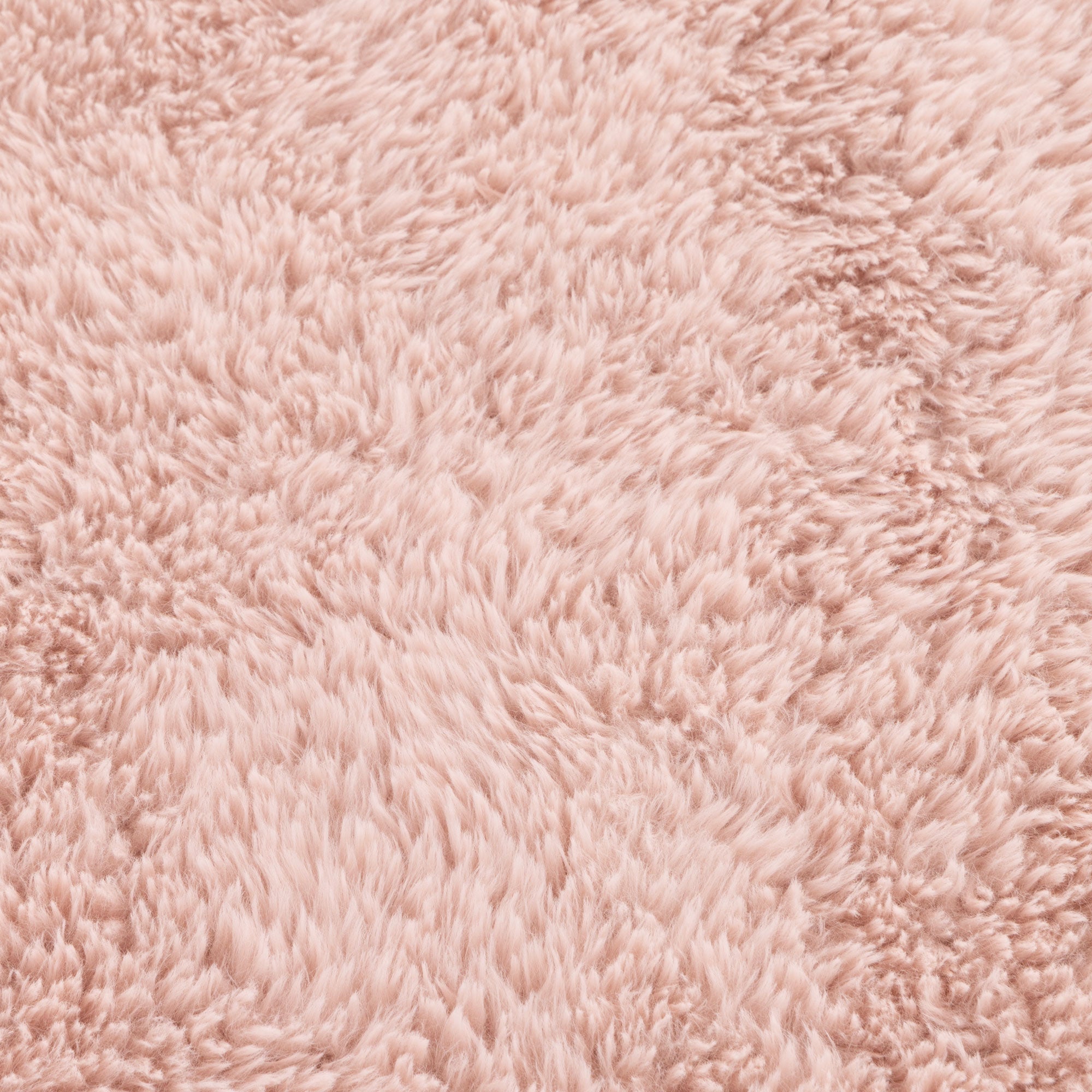 Lyla Machine Washable Shaggy Blush Rug.
