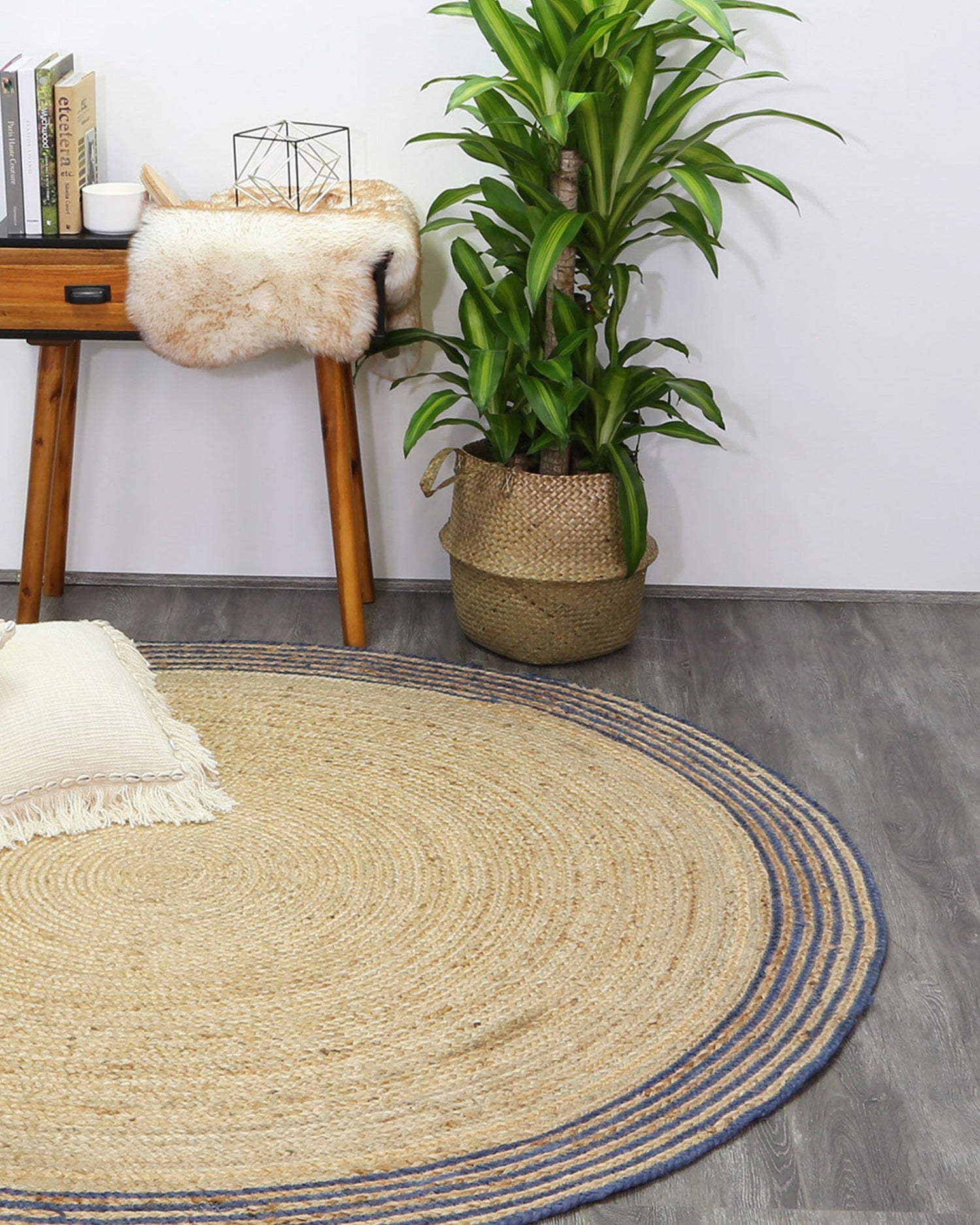 Capri Natural Round Navy Boarder Rug