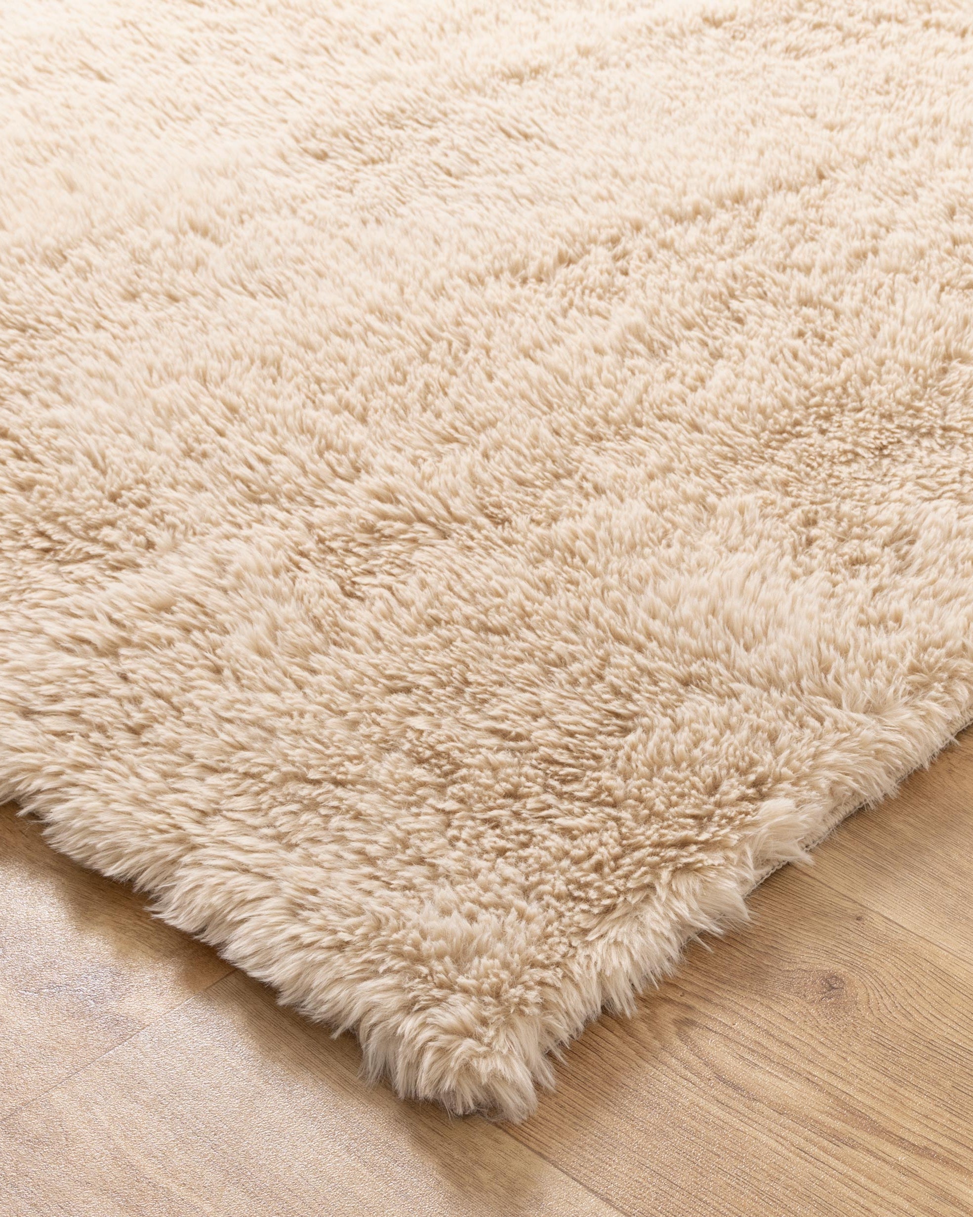 Lyla Machine Washable Shaggy Natural Rug.