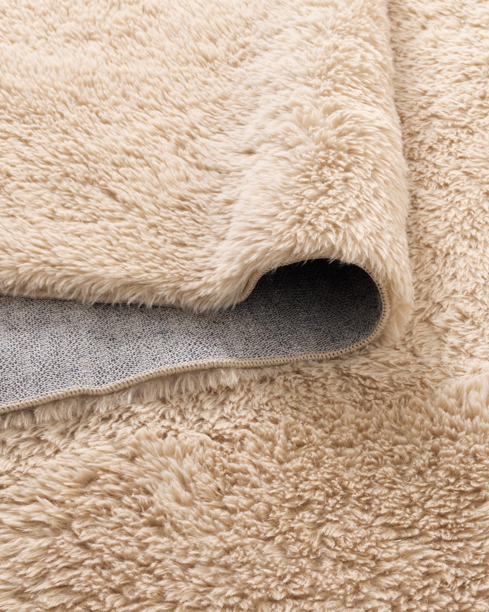 Lyla Machine Washable Shaggy Natural Rug.