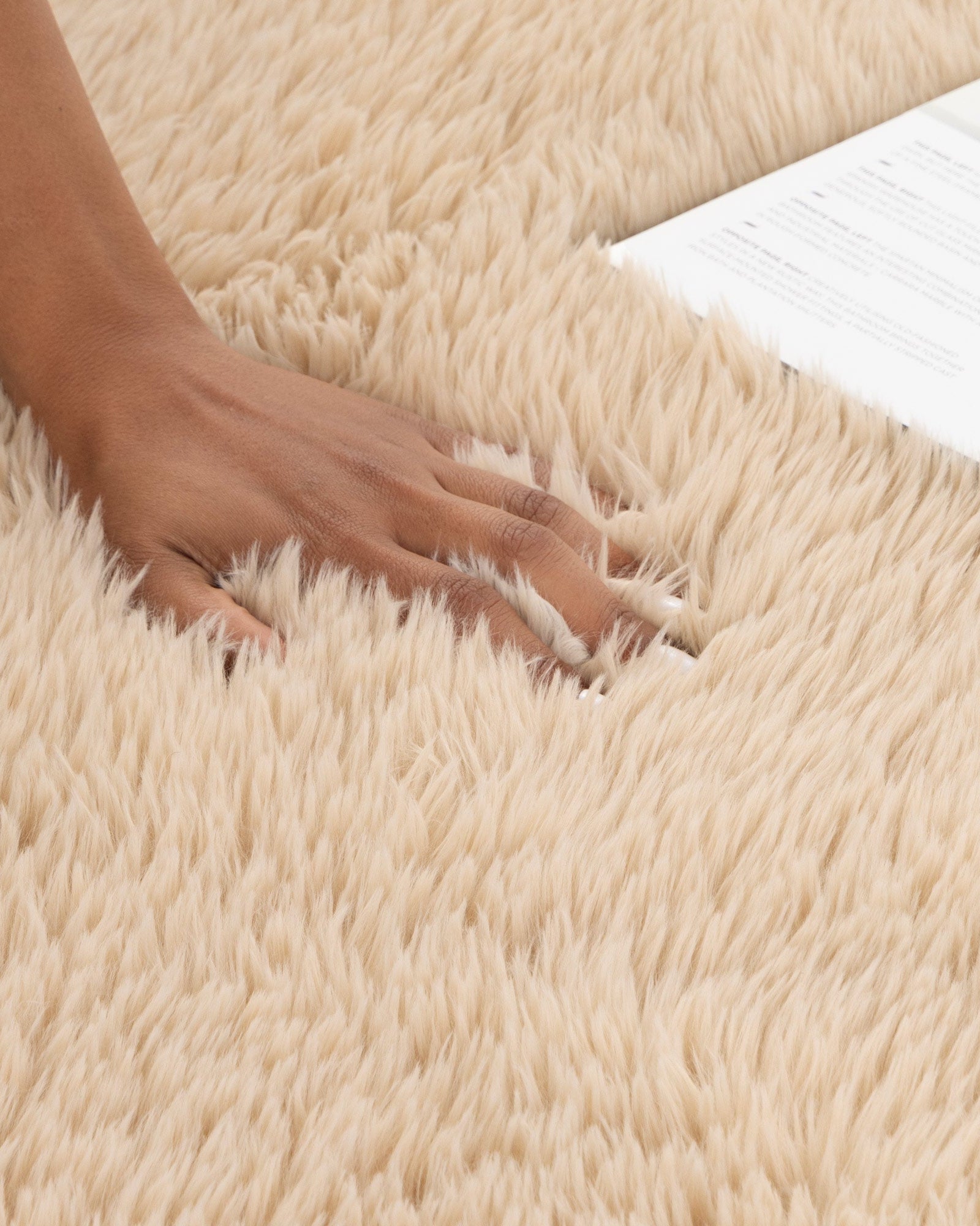 Lyla Machine Washable Shaggy Natural Rug.