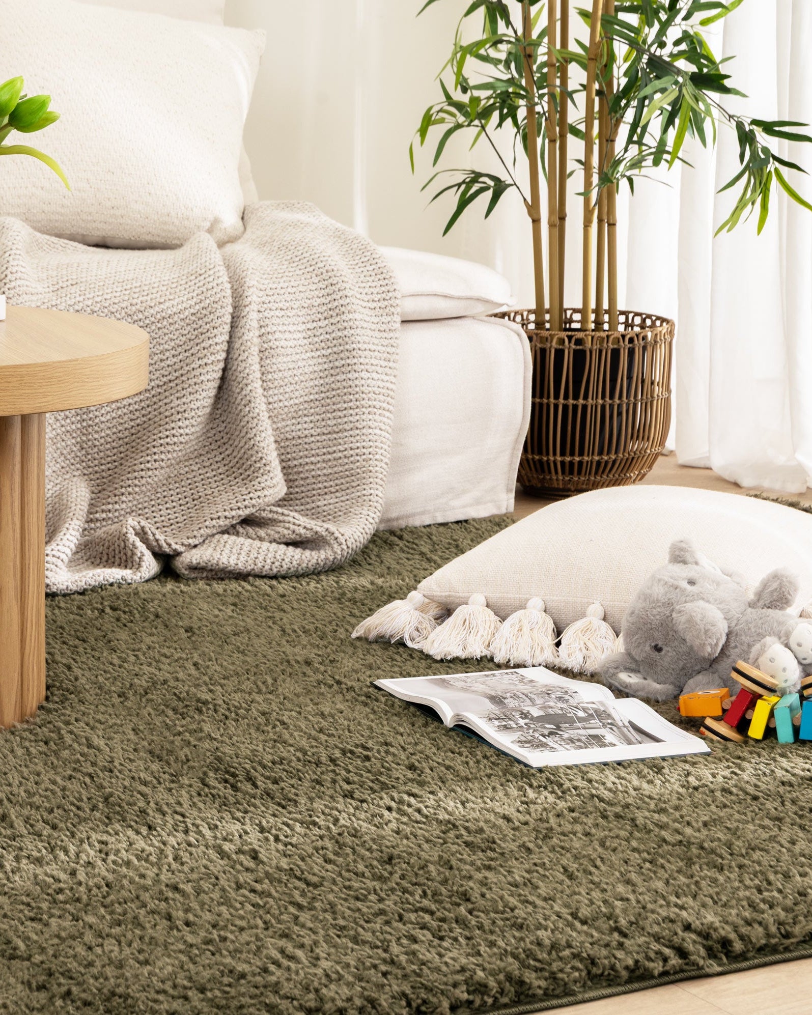 Lune Shaggy Olive Green Rug.