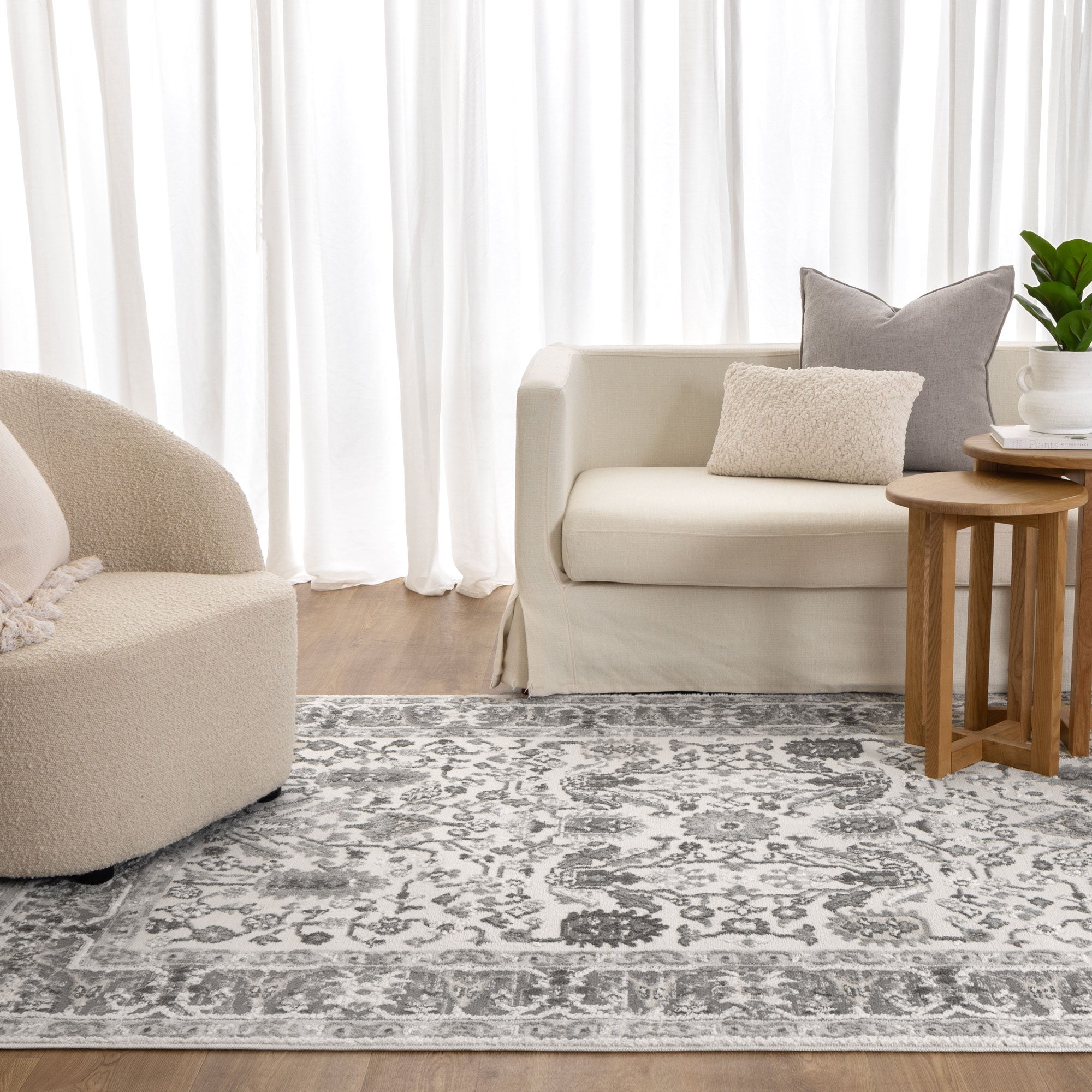 Sierra Oriental Border Grey Rug.