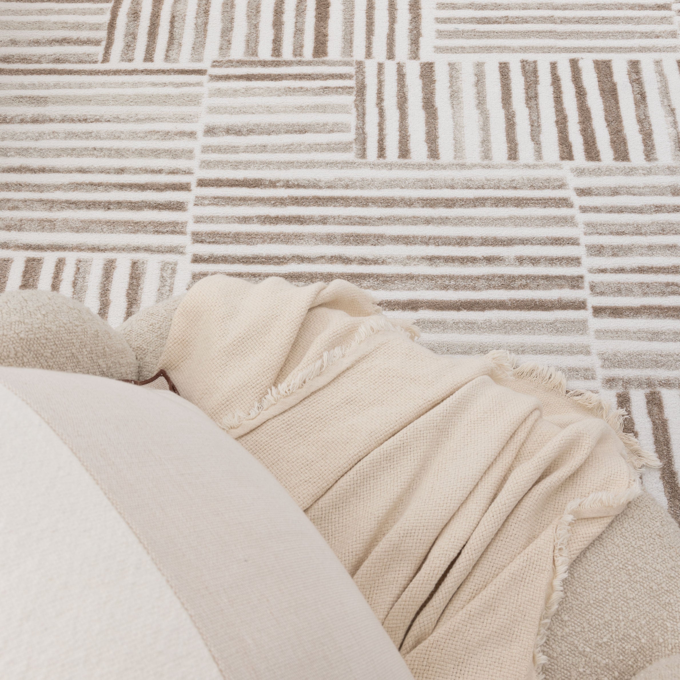 Wellington Geometric Lines Brown Rug - W001.