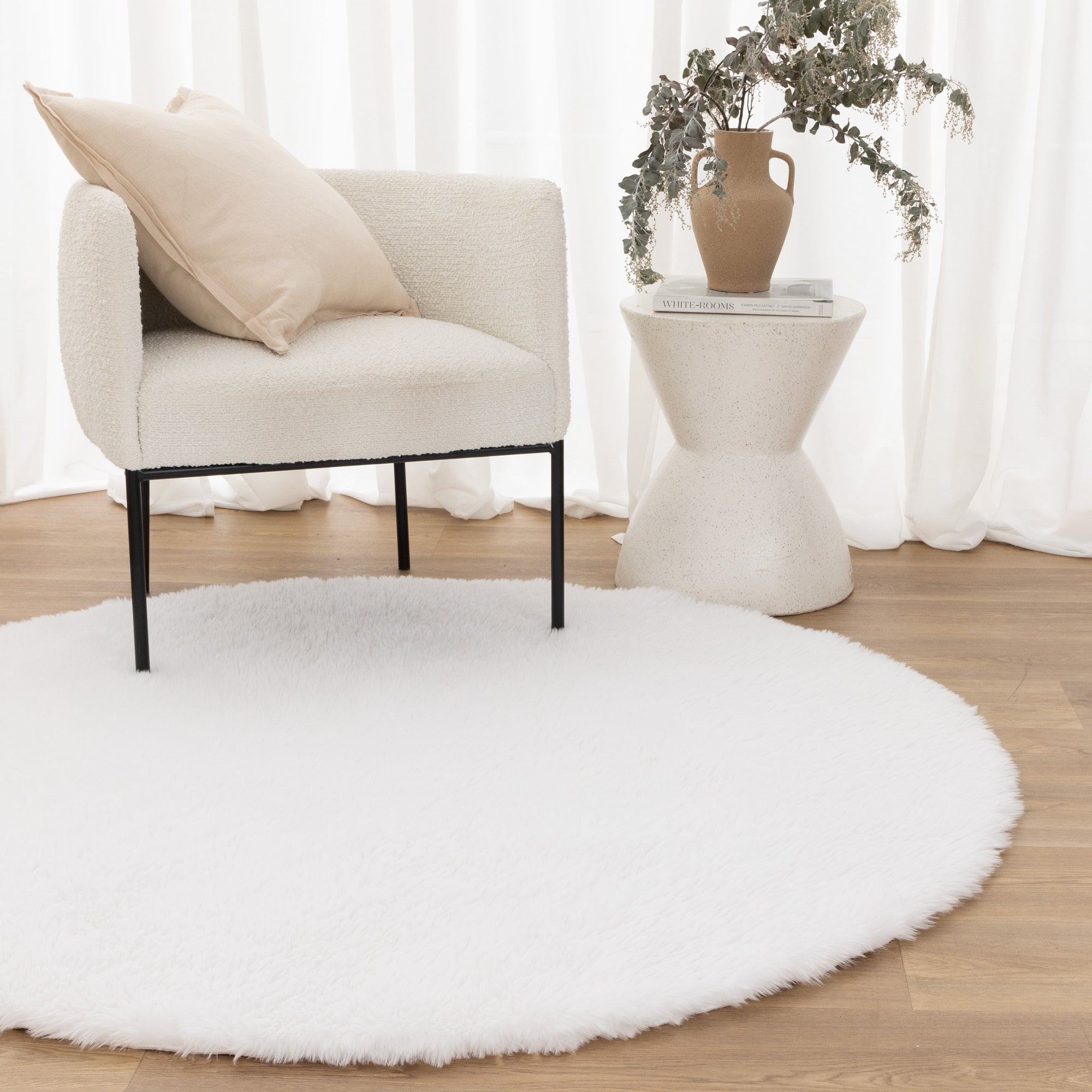 Lyla Machine Washable Shaggy White Round Rug.