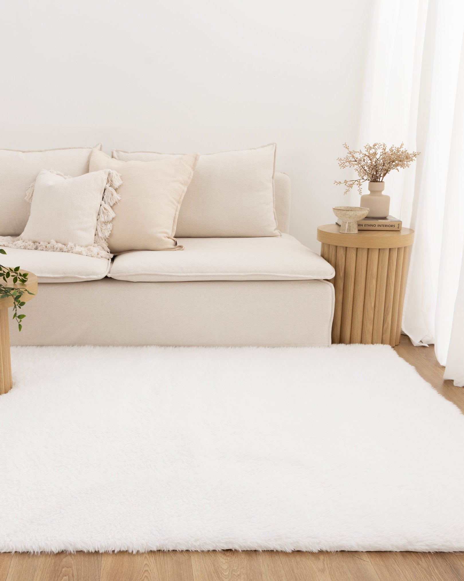 Lyla Machine Washable Shaggy White Rug.