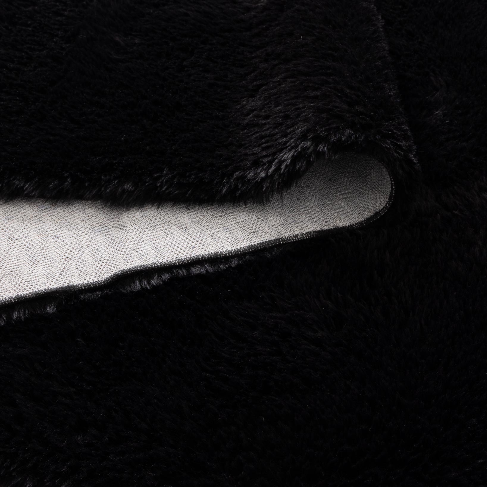 Lyla Machine Washable Shaggy Black Rug.