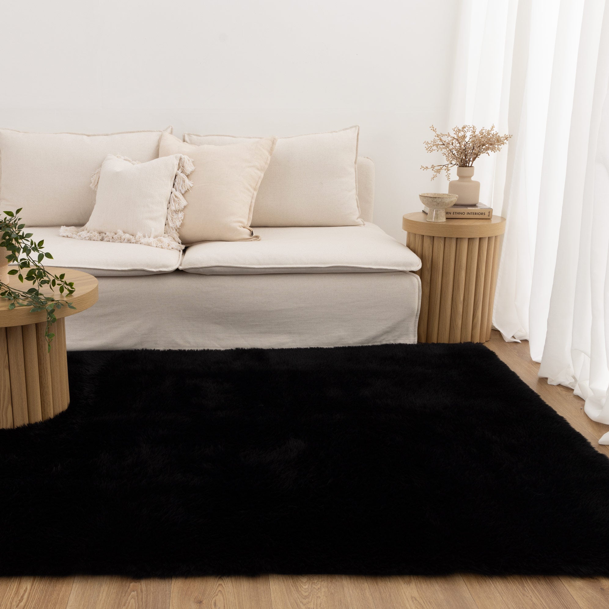 Lyla Machine Washable Shaggy Black Rug.