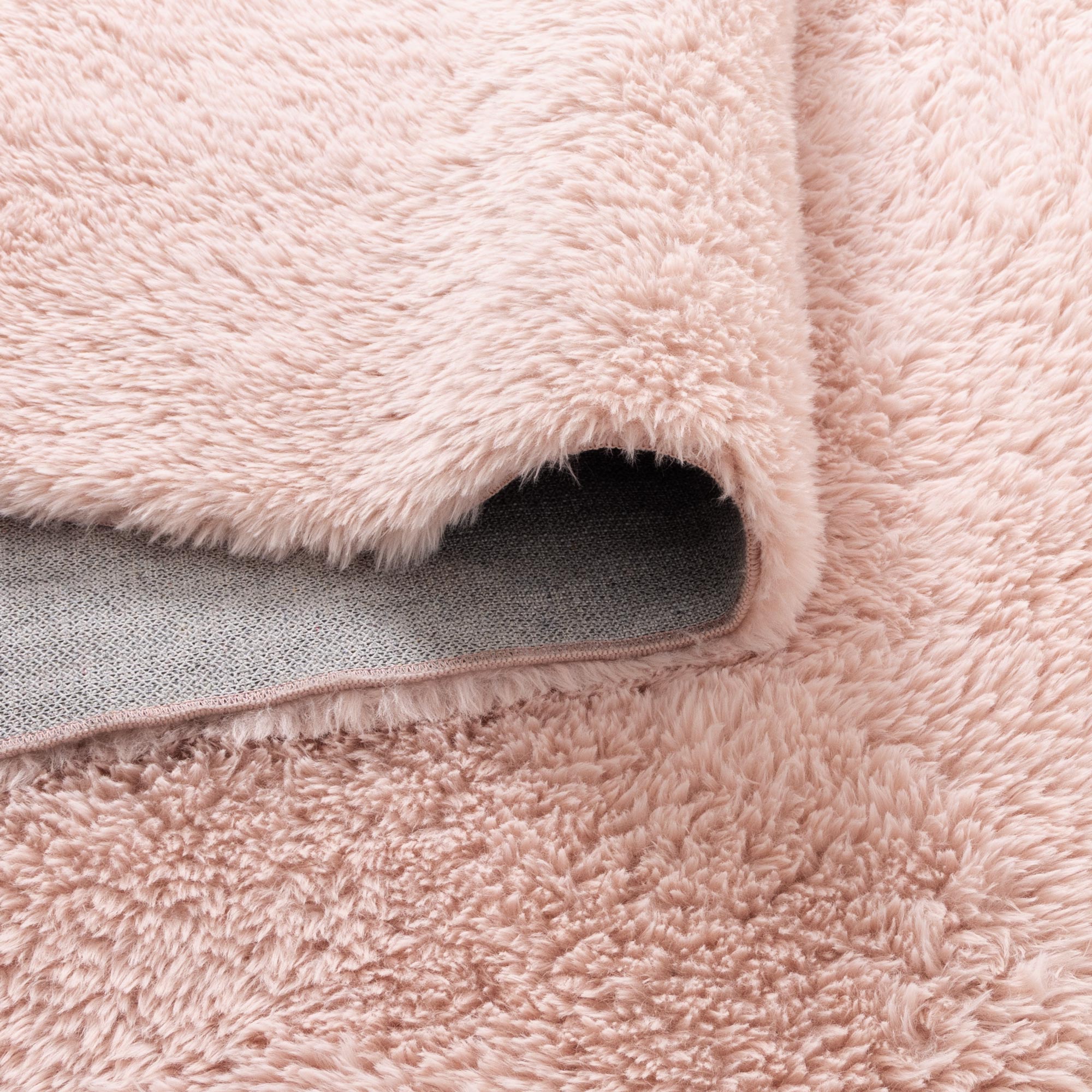 Lyla Machine Washable Shaggy Blush Round Rug.