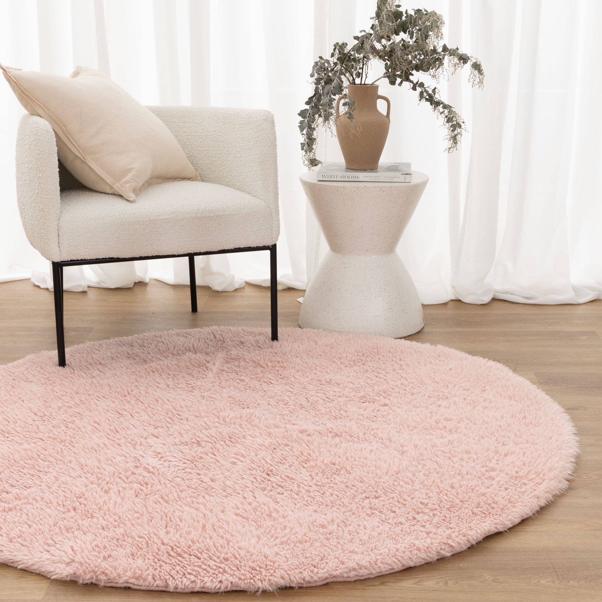 Lyla Machine Washable Shaggy Blush Round Rug.