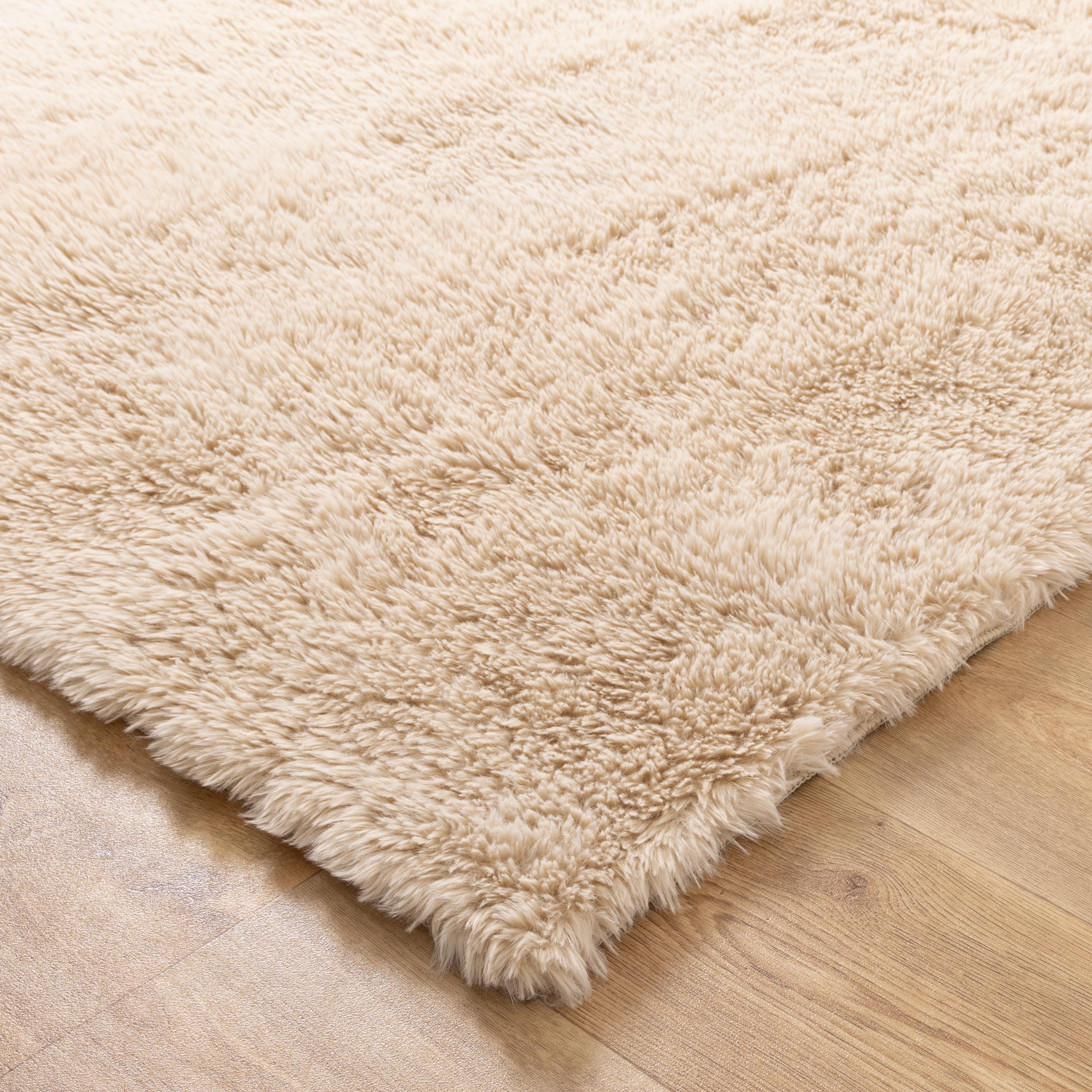 Lyla Machine Washable Shaggy Natural Rug.