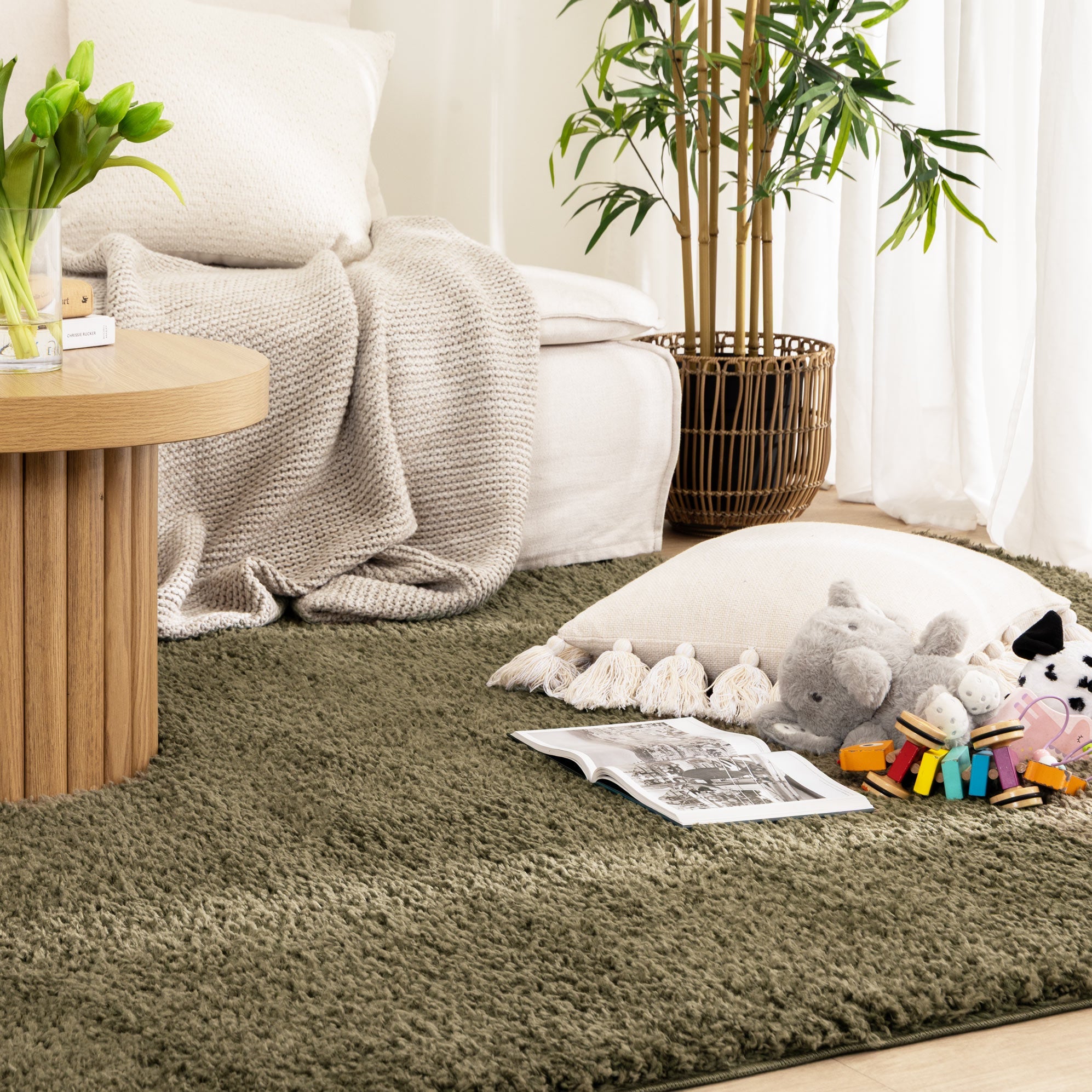 Lune Shaggy Olive Green Rug.