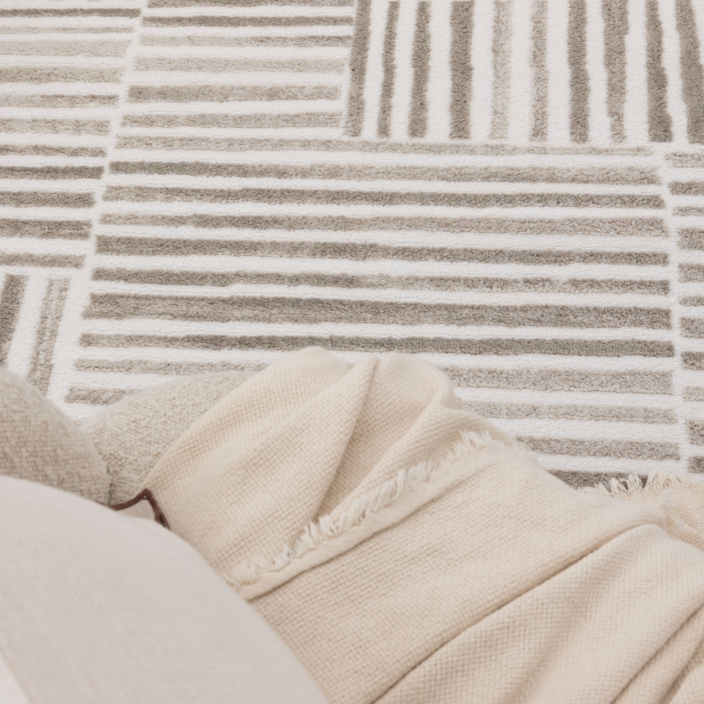 Wellington Geometric Lines Beige Rug - W003.